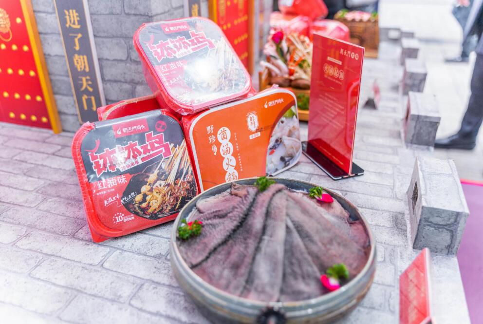 常寧開(kāi)火鍋加盟店,如何通過(guò)特色吸引顧客?