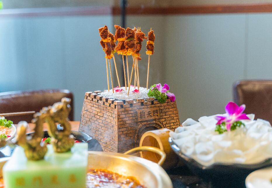 朝天門(mén)火鍋有特色嗎？菜品擺盤(pán)如何？