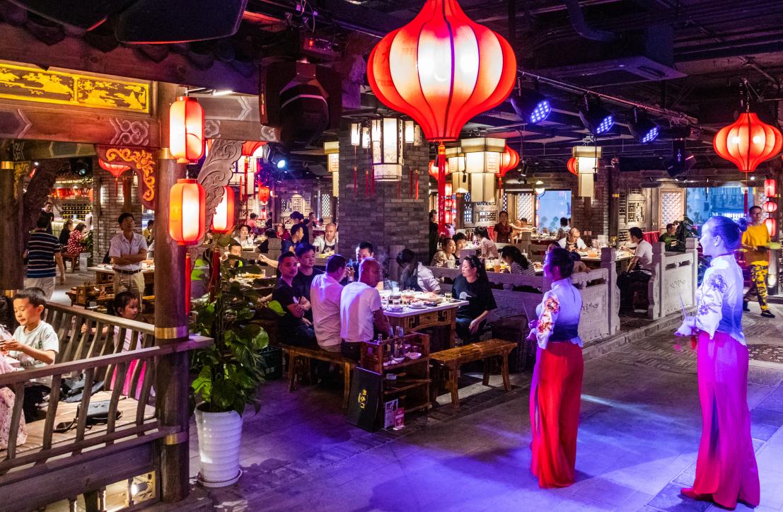 黑河開火鍋加盟店,選明星店還是老品牌?