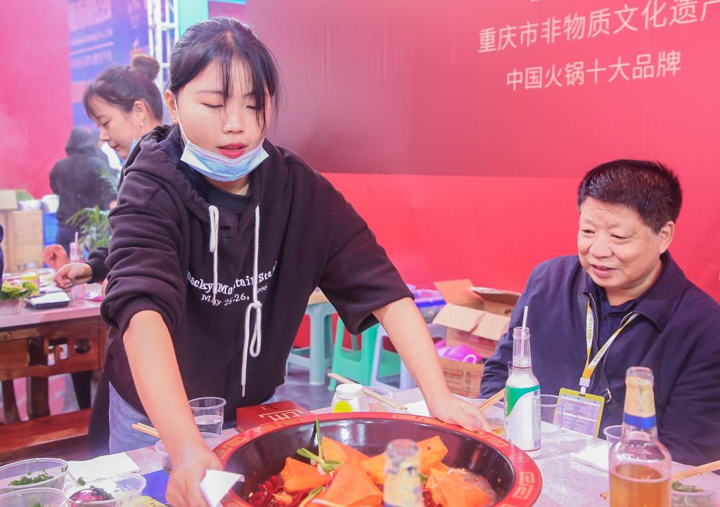 普蘭店開(kāi)火鍋加盟店,如何快速招徠顧客?