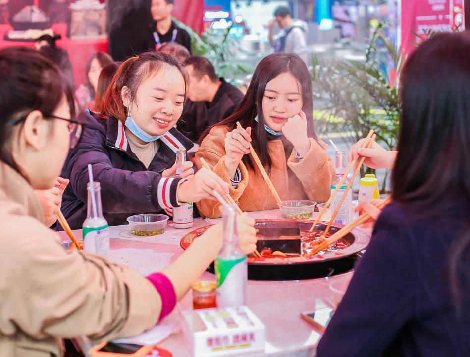 河池開(kāi)火鍋加盟店，如何服務(wù)好顧客的胃？