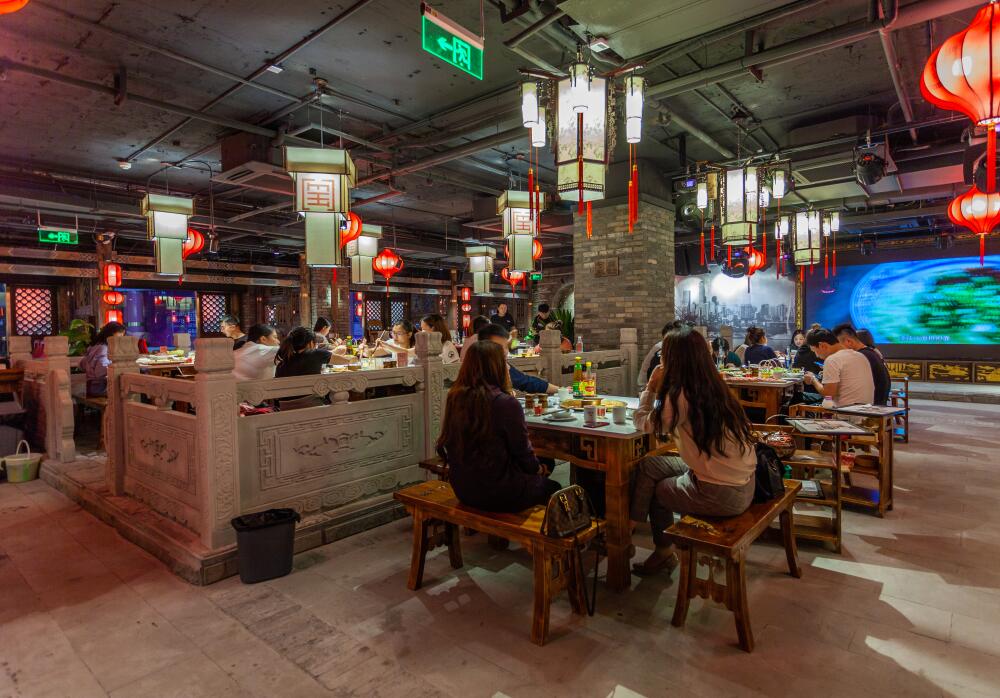 打卡網(wǎng)紅城市四川，少不了吃一頓朝天門火鍋！