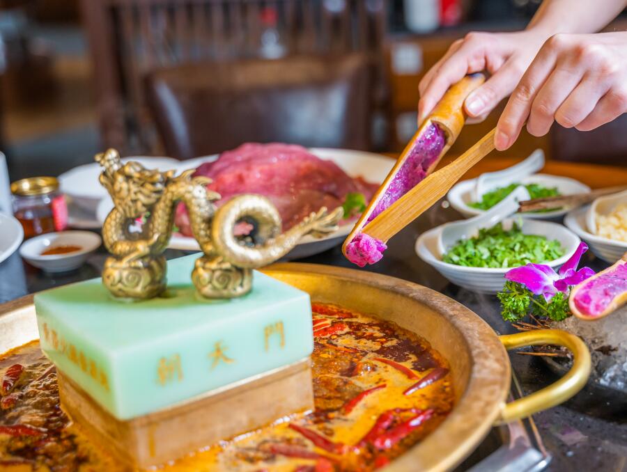 墊江開火鍋加盟店,如何做好戶外宣傳?