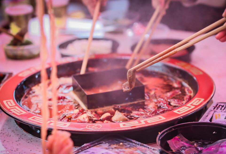 號(hào)稱來(lái)四川必吃的地標(biāo)火鍋，朝天門讓你不留遺憾！