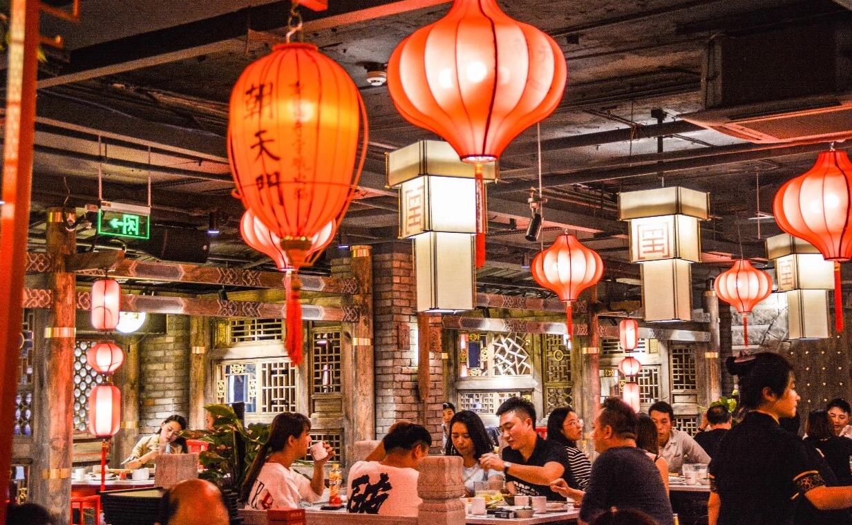 疫情下餐飲店火爆排隊(duì)，經(jīng)營秘訣是什么？