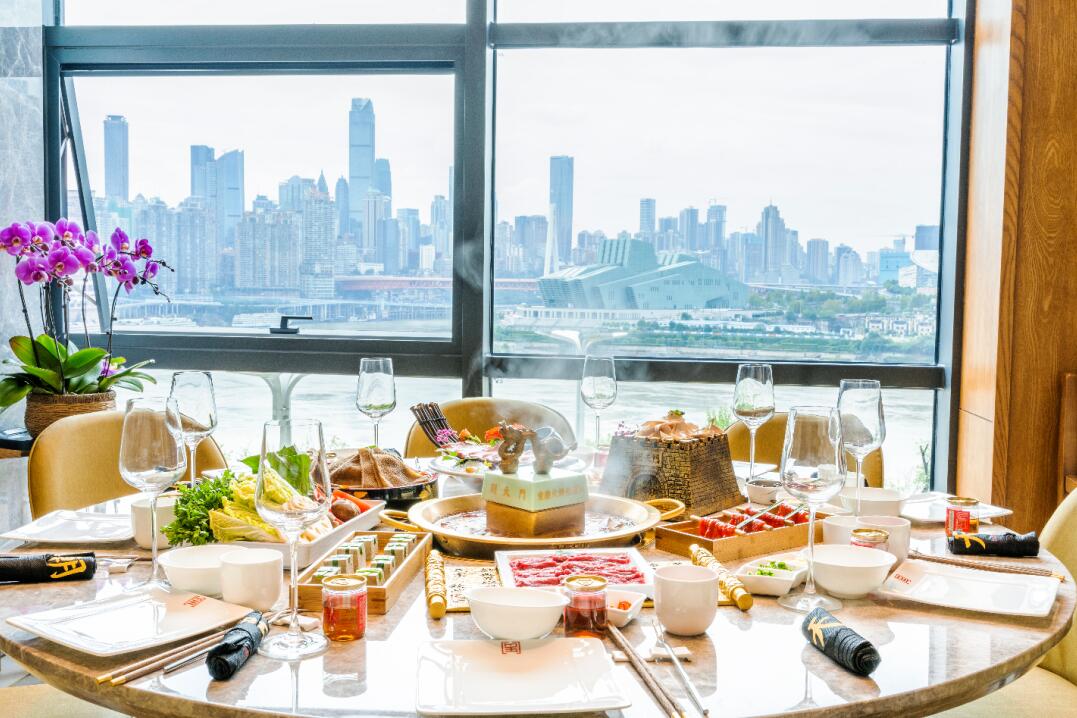 恭喜朝天門餐飲控股集團榮獲中國餐飲百強企業(yè)第八名！